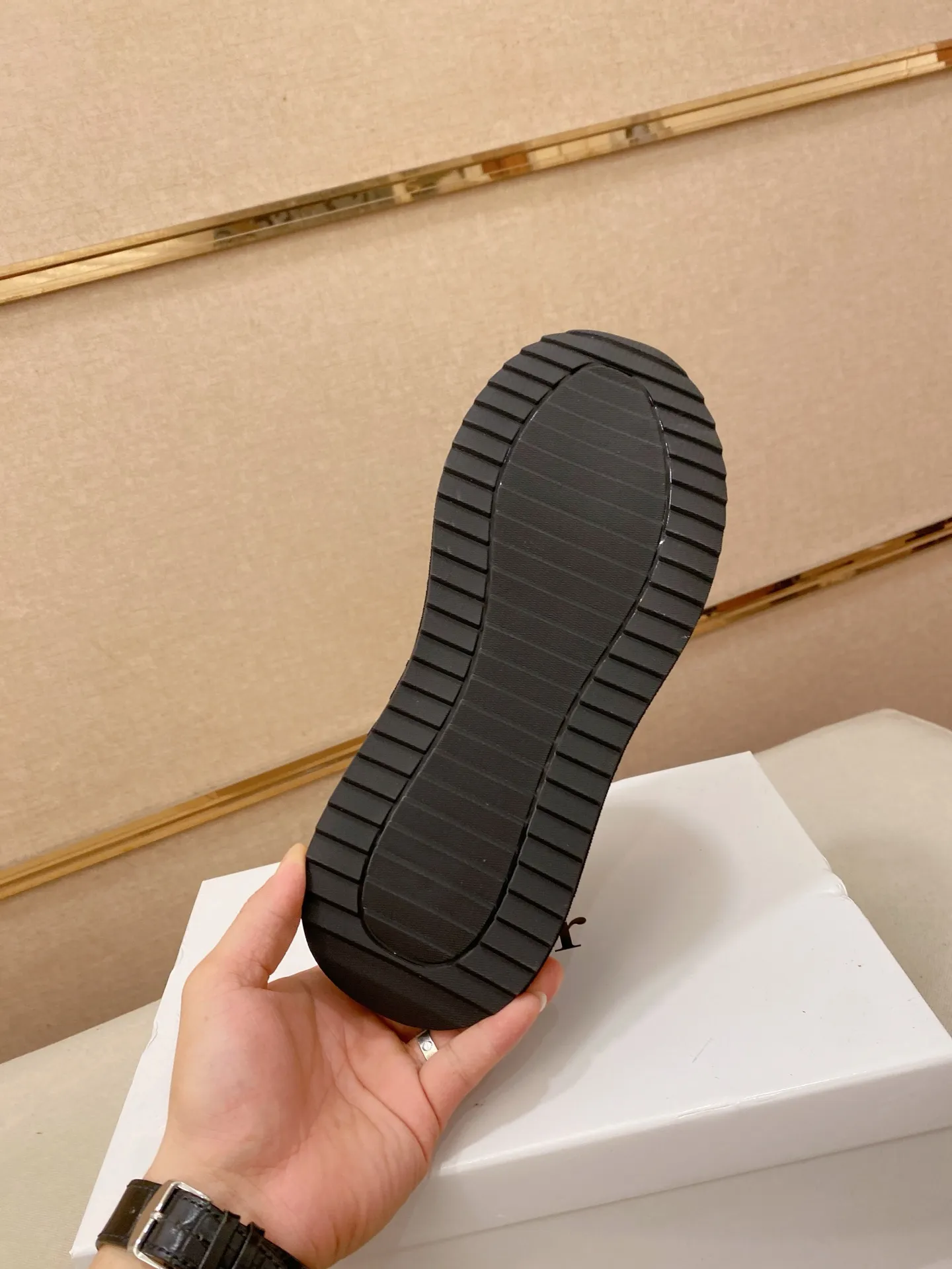 Factory price: 462💰 [Dior·Dior] New casual sports style men's shoes, new spring and summer design, perfect workmanship, lace-up style to create cabinet quality, upper: imported first-layer cowhide, sheepskin lining is soft and comfortable, ultra-light TPU wear-resistant outsole, simple, versatile fashion men's shoes, excellent color code number 38--44. Can be customized 45 non-returnable